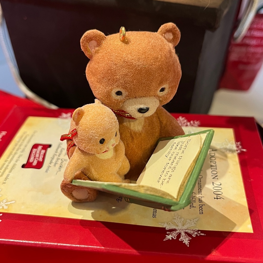 Hallmark Keepsake Ornament - Brown Bears with Green Book - Adoption 2004 - Picture 2 of 8